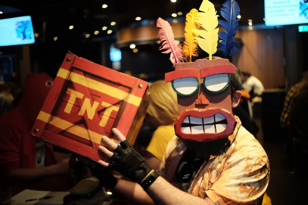 Aku Aku cosplayer at a quiz